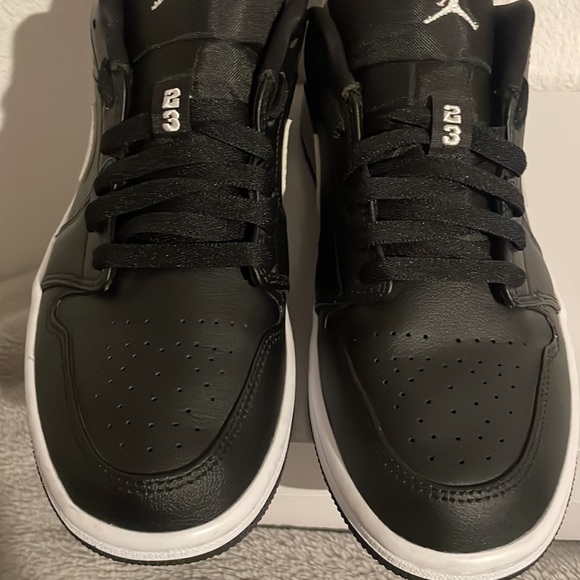 SALE! Woman’s Air Jordan 1 Low.                                  Size US 8.5 - Picture 12 of 12